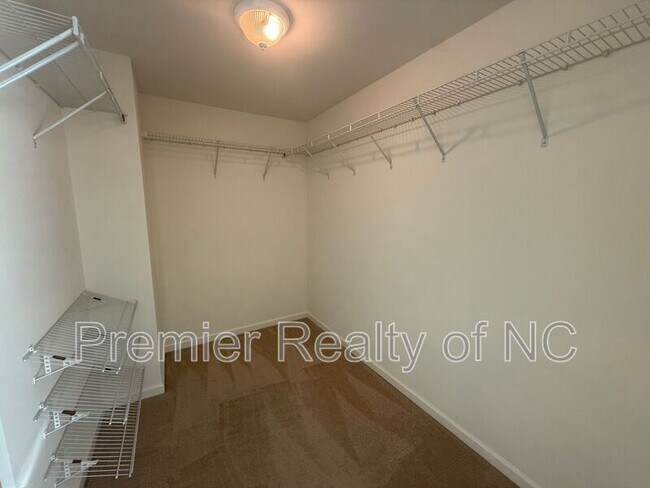 Building Photo - 1085 Bitting Hall Cir