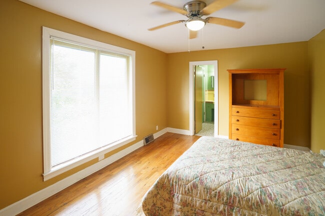 Building Photo - Geneva on College Hill