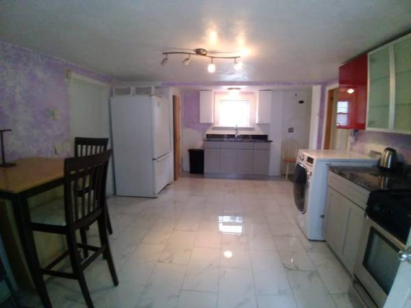 Building Photo - 40 Bristol St