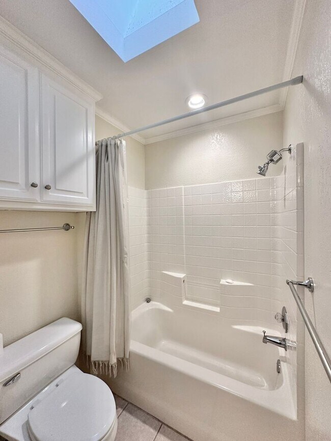 Building Photo - Stunning Home in the Heart of Tyler! 3bd 2...