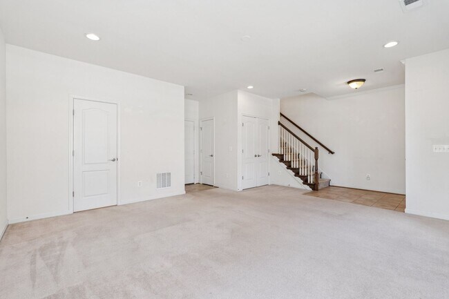 Building Photo - This beautifully maintained end-unit brick...