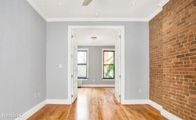 Primary Photo - 722 10th Ave