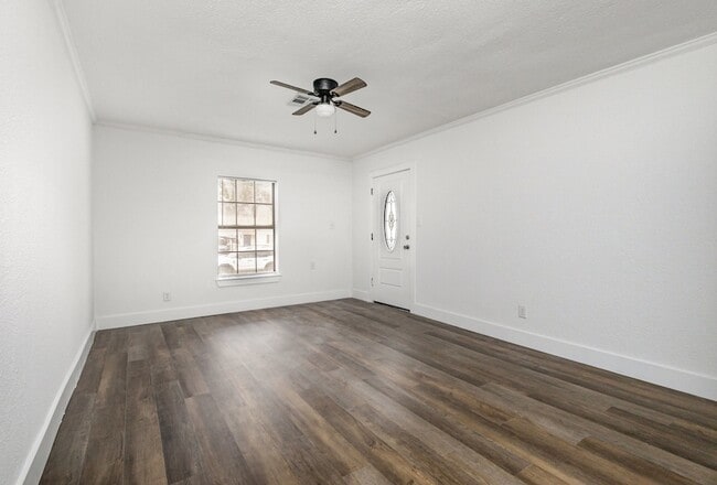 Building Photo - 1527 Columbia Ave