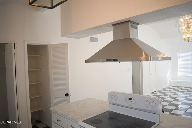 Building Photo - 3545 E Glen Dr