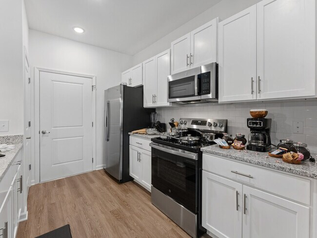 Building Photo - 14105 Epply Dr