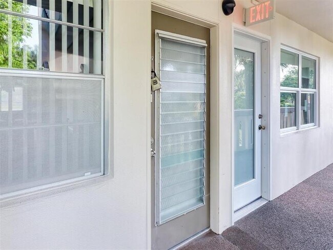 Building Photo - 4701 Martinique Dr