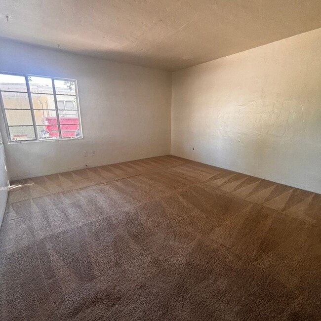 Building Photo - Cozy 2 bedroom 1 bath Tempe Home – Availab...