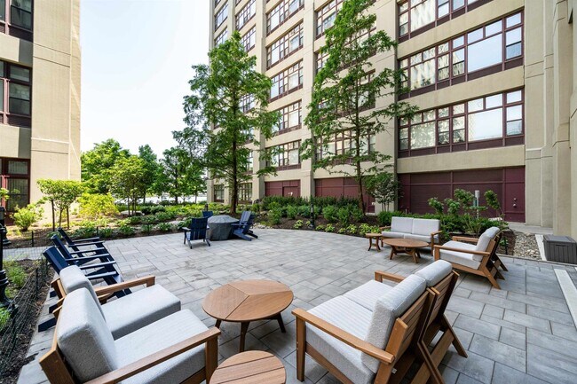 Building Photo - 1500 Hudson St