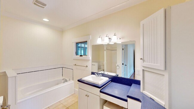 Building Photo - 2320 Chesterfield Ave