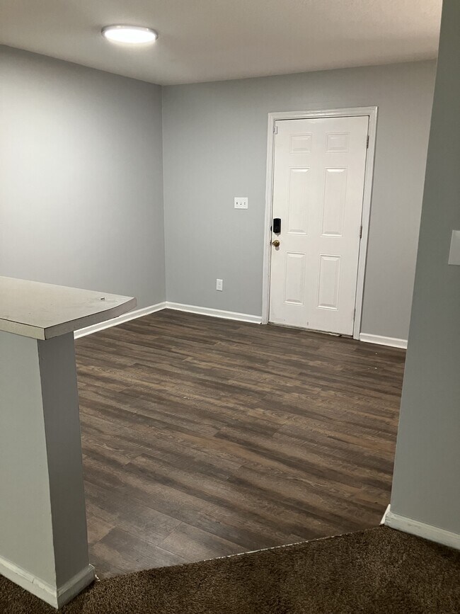 Building Photo - 1051 Gate Cir