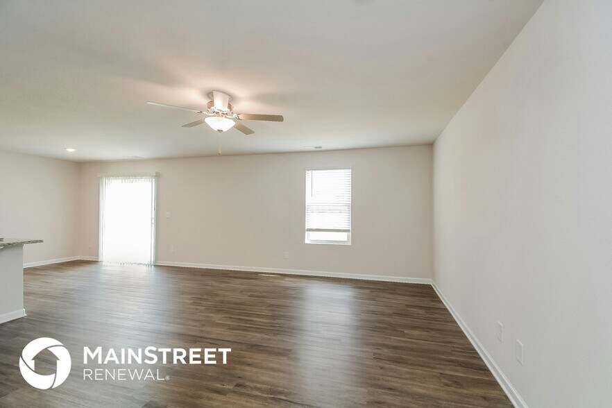 Building Photo - 348 Gourd St