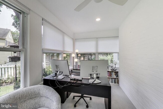 Building Photo - 7807 Glenbrook Rd