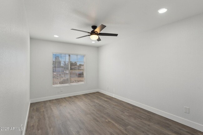 Building Photo - 5704 E Estrid Ave