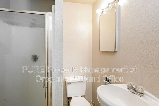 Building Photo - 7016 N Amherst St