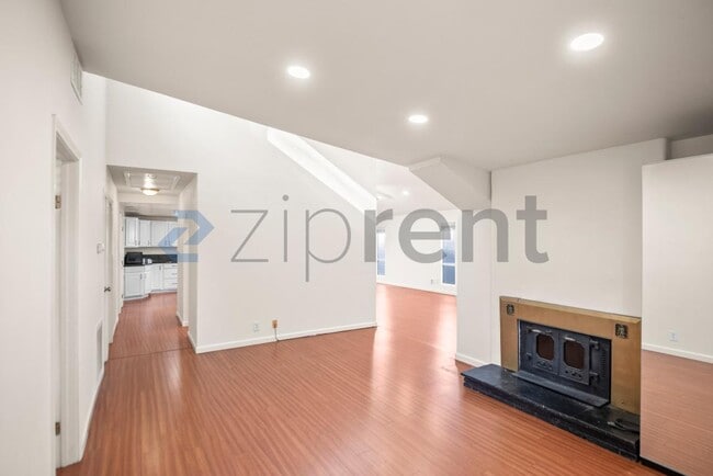 Building Photo - 41861 Maywood St