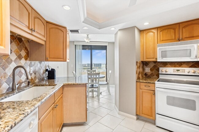 Building Photo - 5950 Pelican Bay Plaza S
