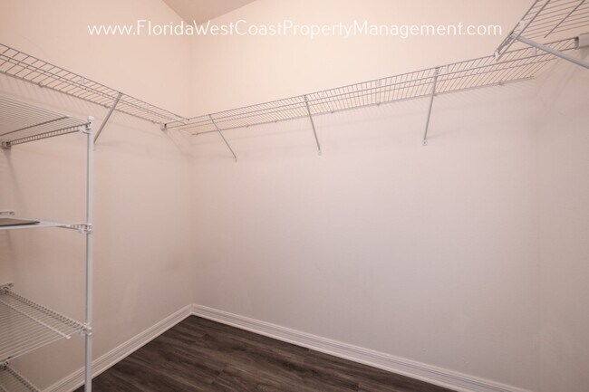 Building Photo - PET FRIENDLY LAKEWOOD RANCH 4 BED/2 BATH H...