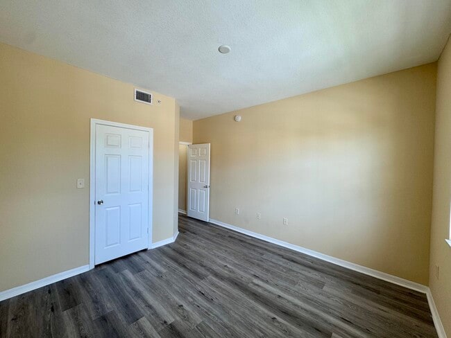 Building Photo - 15135 Michelangelo Blvd