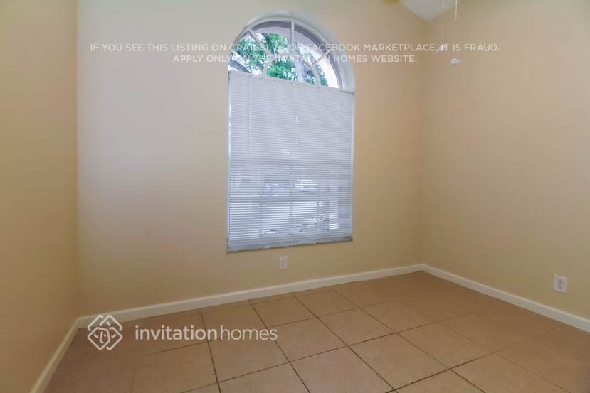 Building Photo - 6821 NW 28th Pl