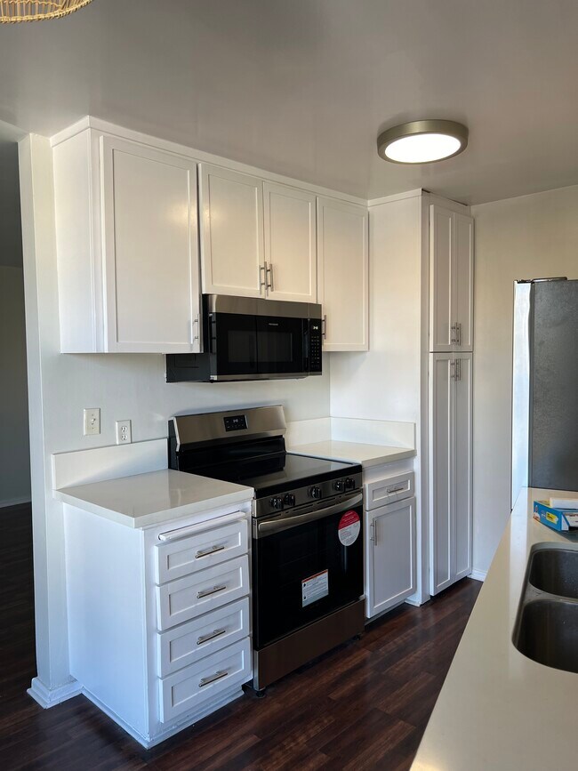 Building Photo - 1730 Glendon Ave