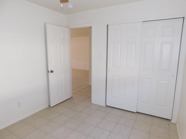Building Photo - 3 BEDROOM HOME IN OCOTILLO!