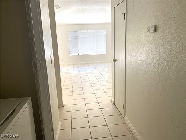 Building Photo - 1822 Avacado Ct