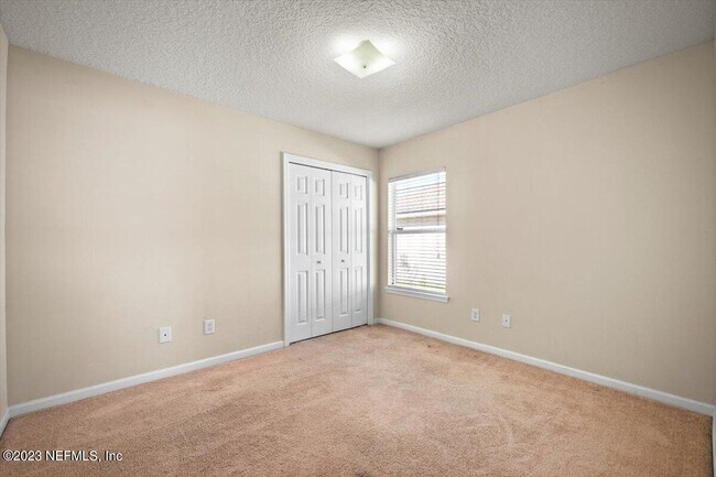 Building Photo - 929 Raindrop Ln