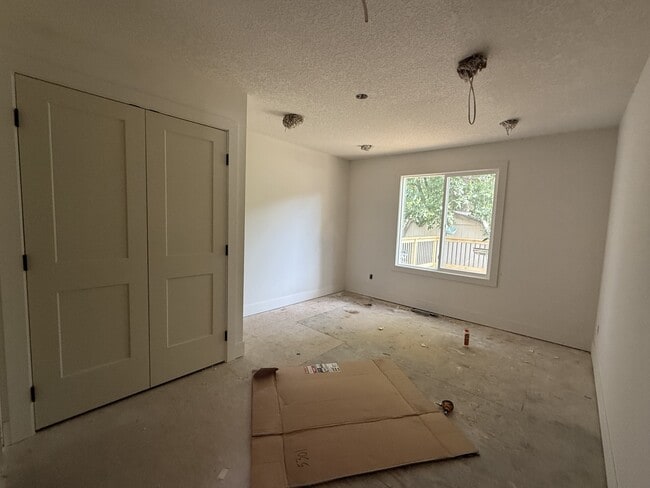 Building Photo - 5301 Urbandale Ave