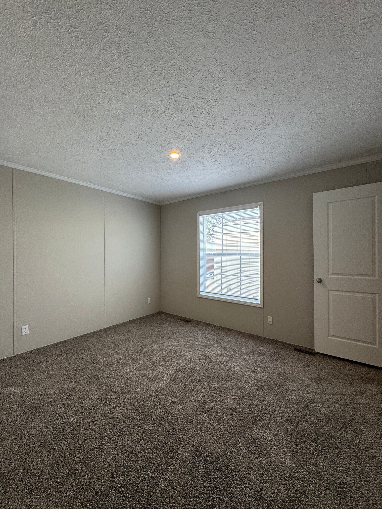 Building Photo - 2340 Maple Dr