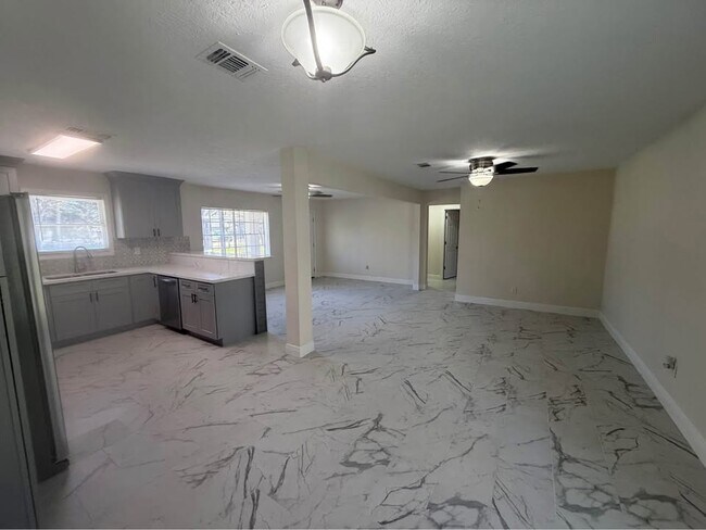 Building Photo - 3259 Huff Dr