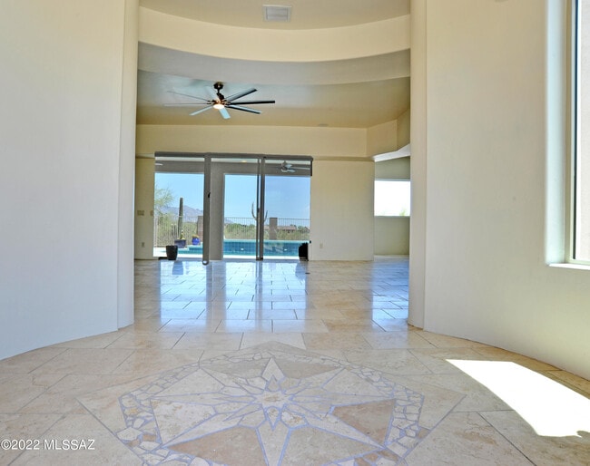 Building Photo - 12866 N High Hawk Dr