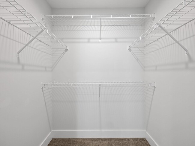 Building Photo - 3 Bed, 2.5 Bath - Lucky Penny End Unit