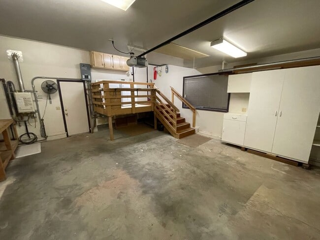 Building Photo - Magalia 2 bed 2 bath home with bonus room....