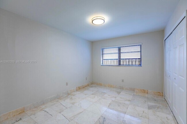 Building Photo - 2733 SW 31st Pl
