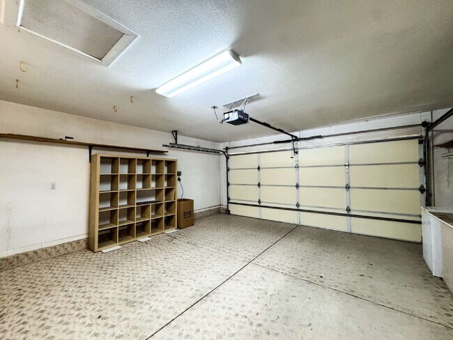 Building Photo - "Mesa Del Sol 3-Bed, 2-Bath Solar-Powered ...