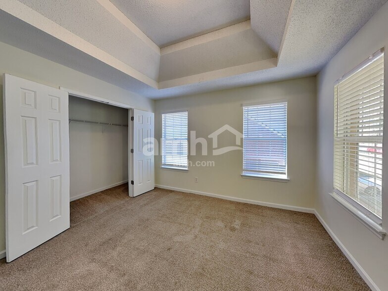 Building Photo - 3232 Spring Mesa Dr SW