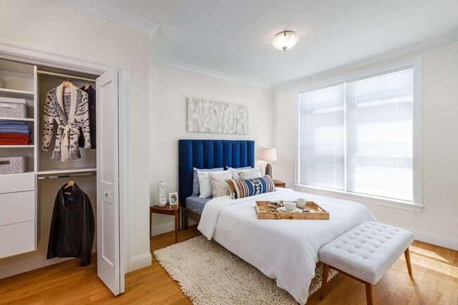 Building Photo - Spacious 1-bed with Laundry in Unit in Green, Scenic Area