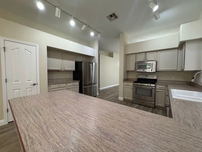 Building Photo - 4714 E Paso Trail