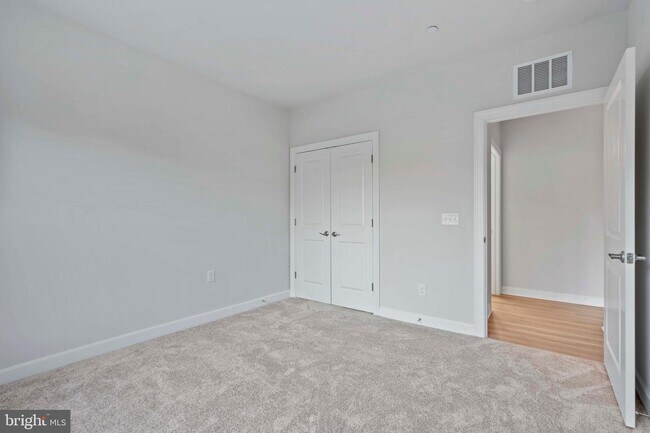 Building Photo - 3927 Fair Ridge Dr