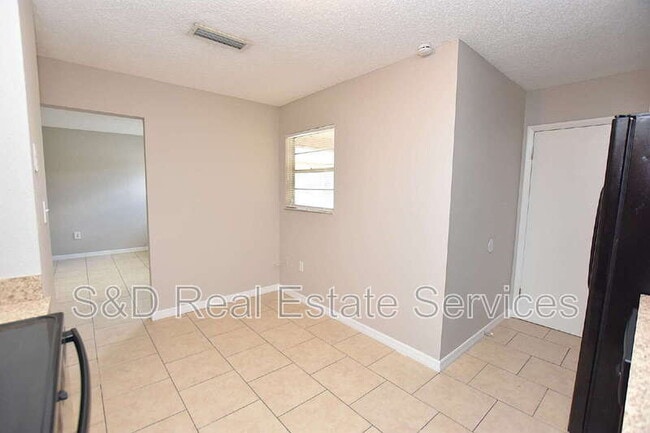 Building Photo - 1139 Mercury Dr W