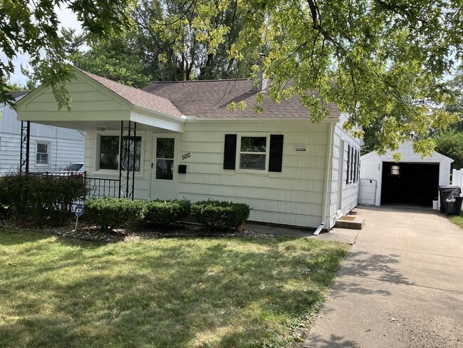 Primary Photo - 500 W Lakewood Ave
