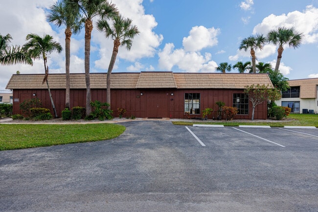 Building Photo - 4708 Oak Terrace Dr