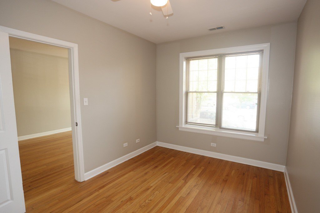 Building Photo - 5208 N Sawyer Ave