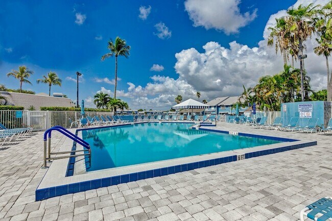 Building Photo - 1521 Ocean Dunes Cir