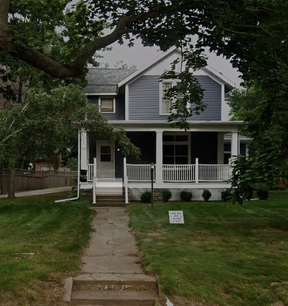Building Photo - 3 bedroom 1 bath Apartment Available June 1st!! Massive bedrooms and a 5 minute walk to campus.