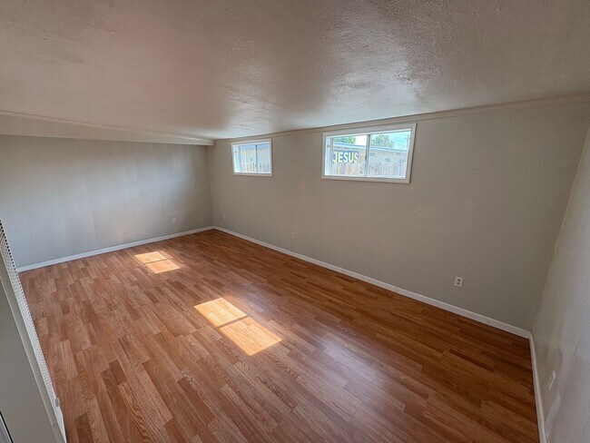 Building Photo - Charming Exeter Home Near Shopping Center ...