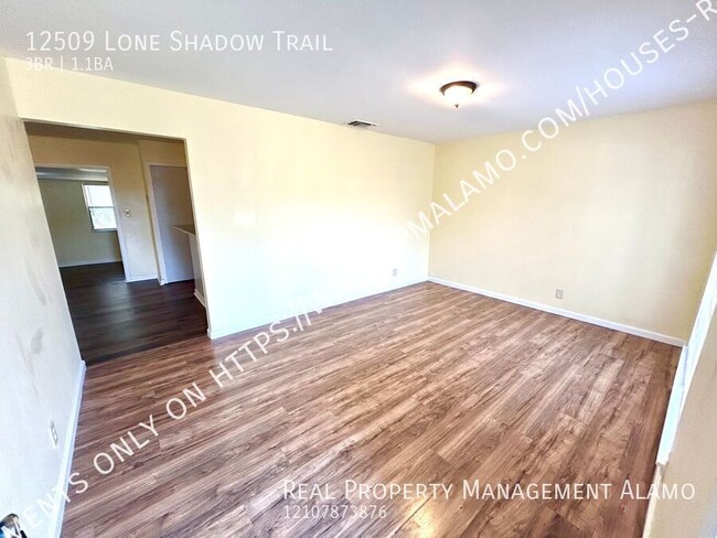 Building Photo - AVAILABLE NOW! PET FRIENDLY 3 Bedroom / 1....