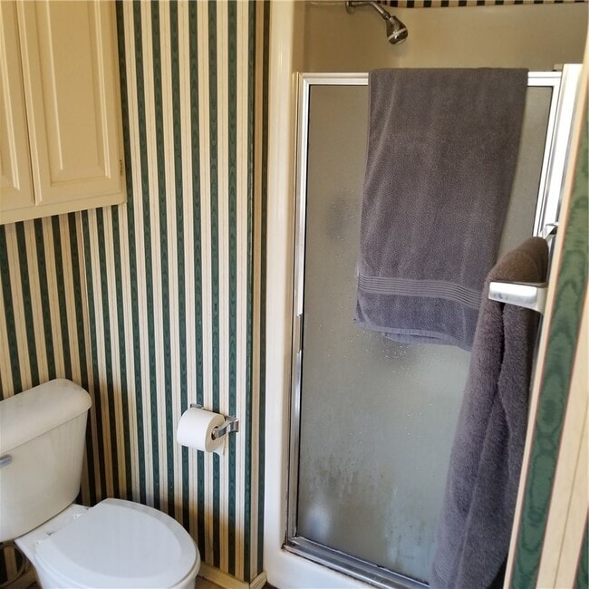 Building Photo - 1827 N Pine Crest Ave