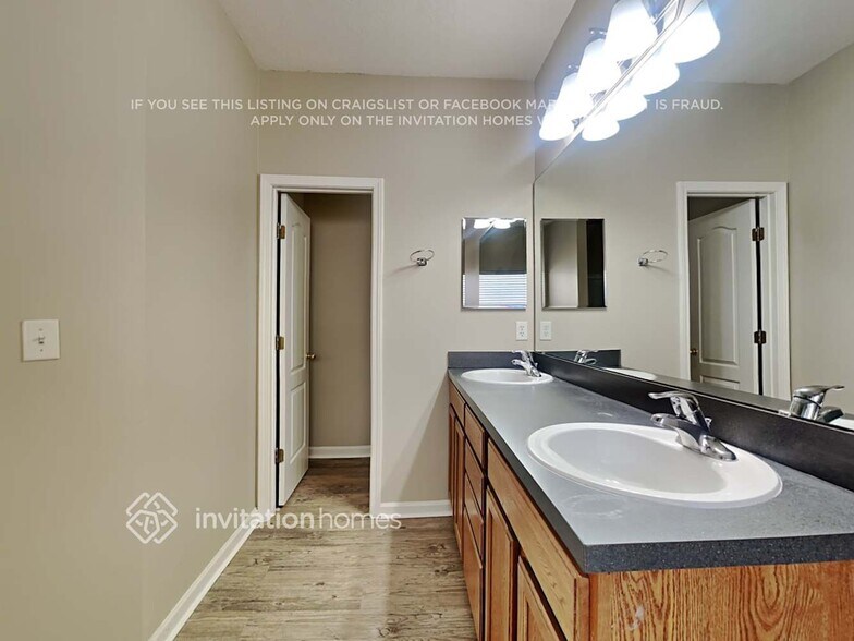 Building Photo - 15827 Canoe Creek Dr