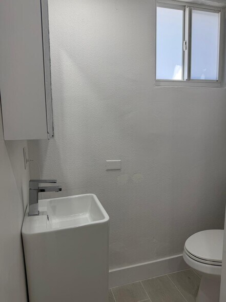 Building Photo - 14 Sunset Rd